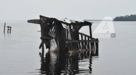 Konqoda qayıq qayaya çırpılıb, 11 nəfər ölüb