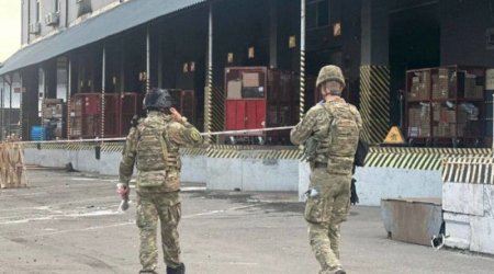 
Kiyevdə poçt terminalında partlayış- Ölən və yaralananlar var