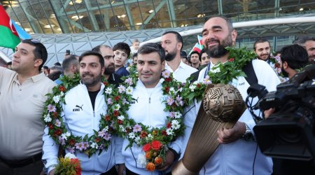 Avropa çempionu olan Azərbaycanın minifutbol yığması Vətənə qayıdıb