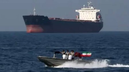 США перехватили связанный с Ираном нефтяной супертанкер в Индийском океане