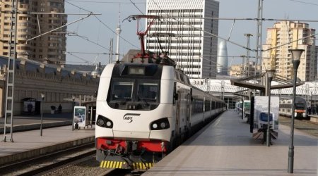 АЖД опровергли сообщения о запуске пассажирского маршрута Баку - Карс