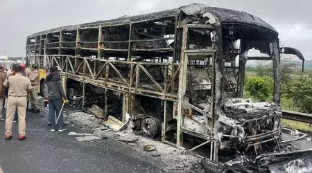 İraqda zəvvarları daşıyan avtobus yanıb, 25 nəfər ölüb
