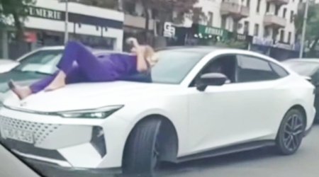 Polis avtomobil yoluna çıxan qadınla bağlı açıqlama verib -VİDEO