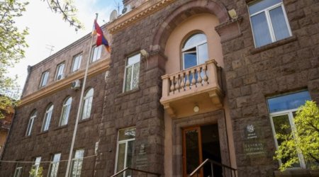 Партия Царукяна выводит сторонников к зданию ЦИК Армении