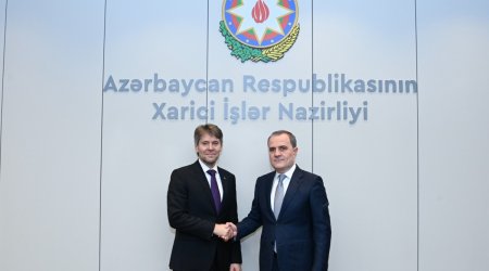 
Ceyhun Bayramov Slovakiya XİN-in dövlət katibi ilə görüşüb