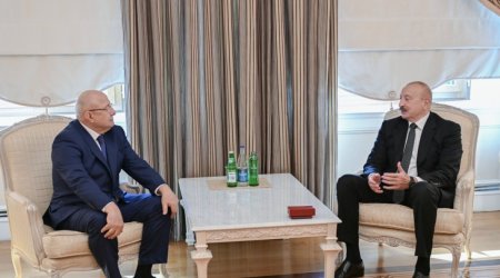 
İlham Əliyev Dağıstanın tanınmış ictimai-siyasi xadimi Qurban Qurbanova "Dostluq" ordenini təqdim edib