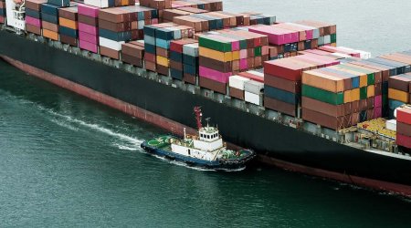 В иранском порту первое судно после снятия морской блокады