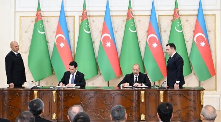 Azərbaycan və Türkmənistan 13 sənədi mübadilə edib