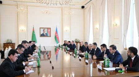 Алиев и президент Туркменистана обсудили развитие двусторонних связей