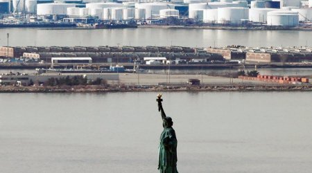 Коммерческие запасы нефти в США опустились ниже 413 млн баррелей
