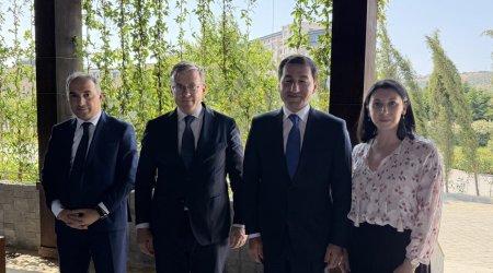 Гаджиев обсудил с французским дипломатом отношения Баку и Парижа