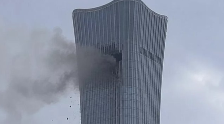 Çində təyyarə 109 mərtəbəli binaya çırpılıb