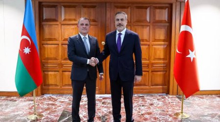 Ceyhun Bayramov və Hakan Fidan regiondakı təhlükəsizlik vəziyyətini müzakirə edib