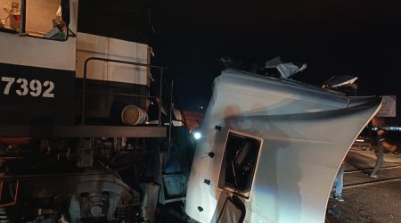 Sumqayıtda qatar benzin daşıyan TIR-la toqquşub - Video