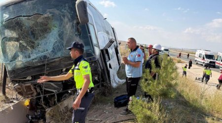 Türkiyədə sərnişin avtobusu qəzaya uğrayıb, 40 nəfər xəsarət alıb