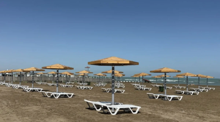 Синоптики назвали температуру воды на пляжах Абшерона