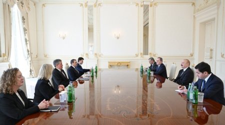 
Prezident İlham Əliyev ABŞ Senatının Xarici Əlaqələr Komitəsinin üzvünü qəbul edib