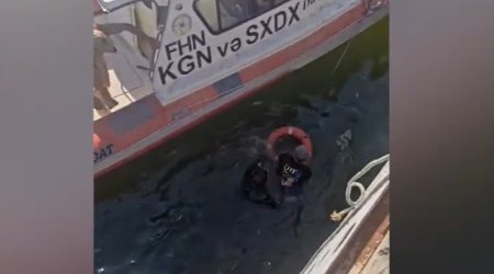 Bakıda dənizdə batma təhlükəsi ilə üzləşən şəxs xilas edilib - Video
