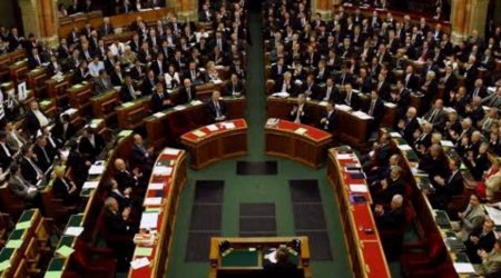 Macarıstan parlamenti Prezidentin vəzifədən kənarlaşdırılmasına səs verib
