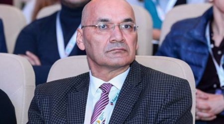 Osman Gündüz məktəblərdə telefonların yığılmasına qarşı çıxıb