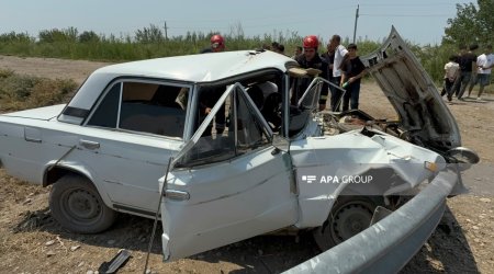 Zərdabda avtomobil yol kənarındakı maneəyə çırpılıb, dörd nəfər xəsarət alıb