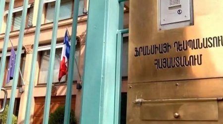 Fransanın bayramına gedən Ermənistan rəsmiləri yedikləri qidadan zəhərlənib