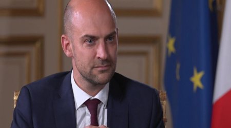 Франция заявила о задержании двух дипломатов в Иране