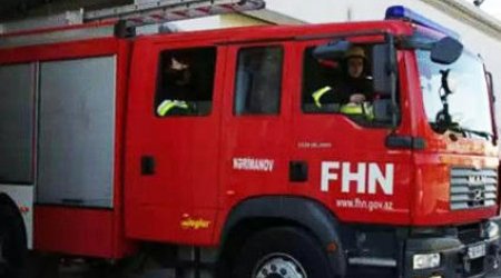 В Бинагадинском районе жильцов многоэтажки эвакуировали из-за пожара
