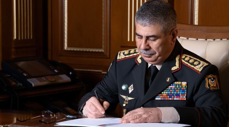 Министр обороны Азербайджана выразил соболезнования Пакистану