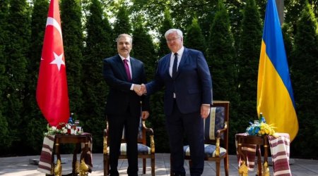 Хакан Фидан обсудил с украинским коллегой вопросы безопасности в Черном море