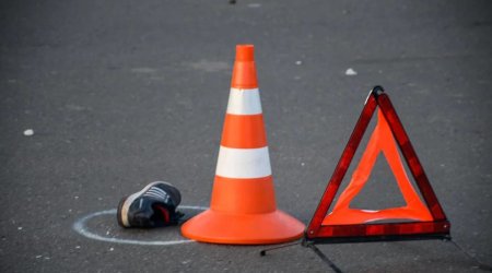 В Шекинском районе автомобиль сбил двух пешеходов, один погиб