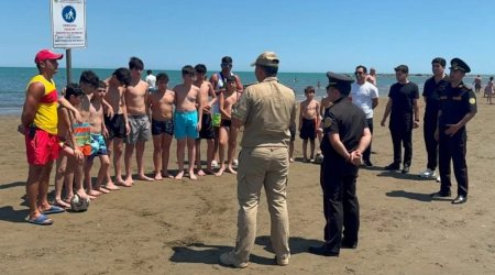 Сотрудники МЧС на пляжах разъяснили гражданам правила безопасности при купании