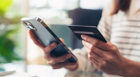 Azerbaijan clarifies limits on funding cards and e-wallets