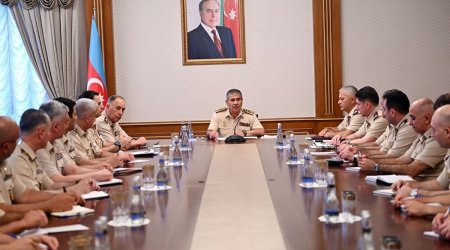 
Министр обороны Азербайджана встретился с военными атташе