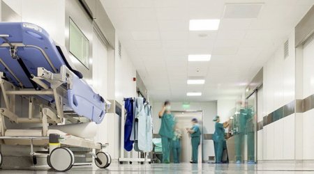 Bakıda ticarət mərkəzində lift təmir edən usta yıxılaraq ölüb