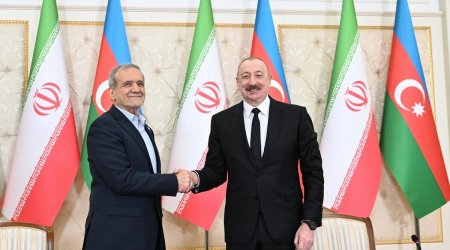 İlham Əliyev Pezeşkiana təşəkkür edib