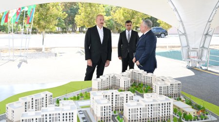 İlham Əliyev Naxçıvan şəhərində sosial evlər kompleksinin təməlini qoyub - Yenilənib