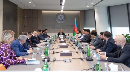 AMB kapital bazarının inkişafını müzakirə edib