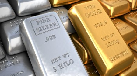 Qızılın qiyməti 4 400 dollardan aşağı enib