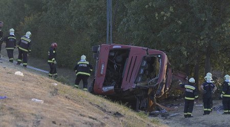 Туристический автобус перевернулся в Венгрии: 12 погибших