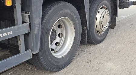 İmişlidə yük avtomobilinin hava balonu partladı: iki nəfər ağır yaralanıb