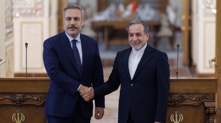 Hakan Fidan Əraqçi ilə Hörmüz boğazının açılmasını müzakirə edib
