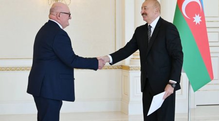 Əliyev Böyük Britaniyanın yeni səfirinin etimadnaməsini qəbul edib