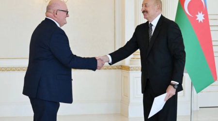 Ильхам Алиев принял верительные грамоты нового посла Великобритании