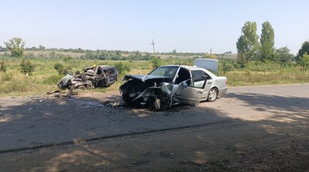 Qazaxda iki minik avtomobili toqquşub, 2 nəfər ölüb