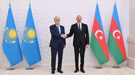 Алиев поздравляет Токаева