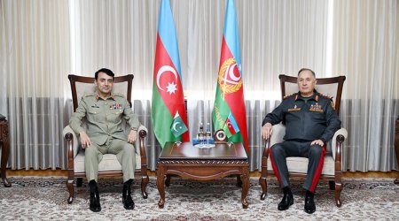 Kərim Vəliyev pakistanlı həmkarı ilə hərbi təhsillə bağlı müzakirələr aparıb