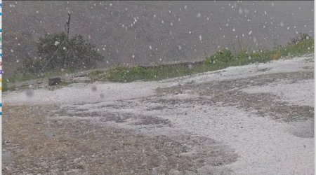Kəlbəcərə dolu yağıb
