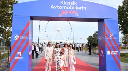 Leyla və Arzu Əliyevalar klassik avtomobil sərgisində
