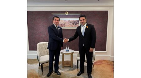 Hikmət Hacıyev və Alen Simonyan arasında görüş keçirilib